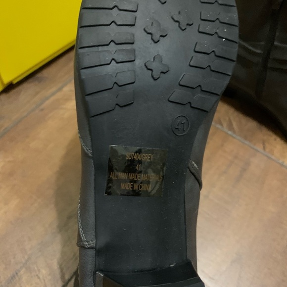 New Faux-leather boots in gray, size 41 - Picture 4 of 5